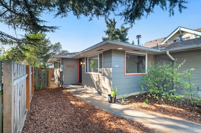 Building Photo - 3811 SE 66th Ave