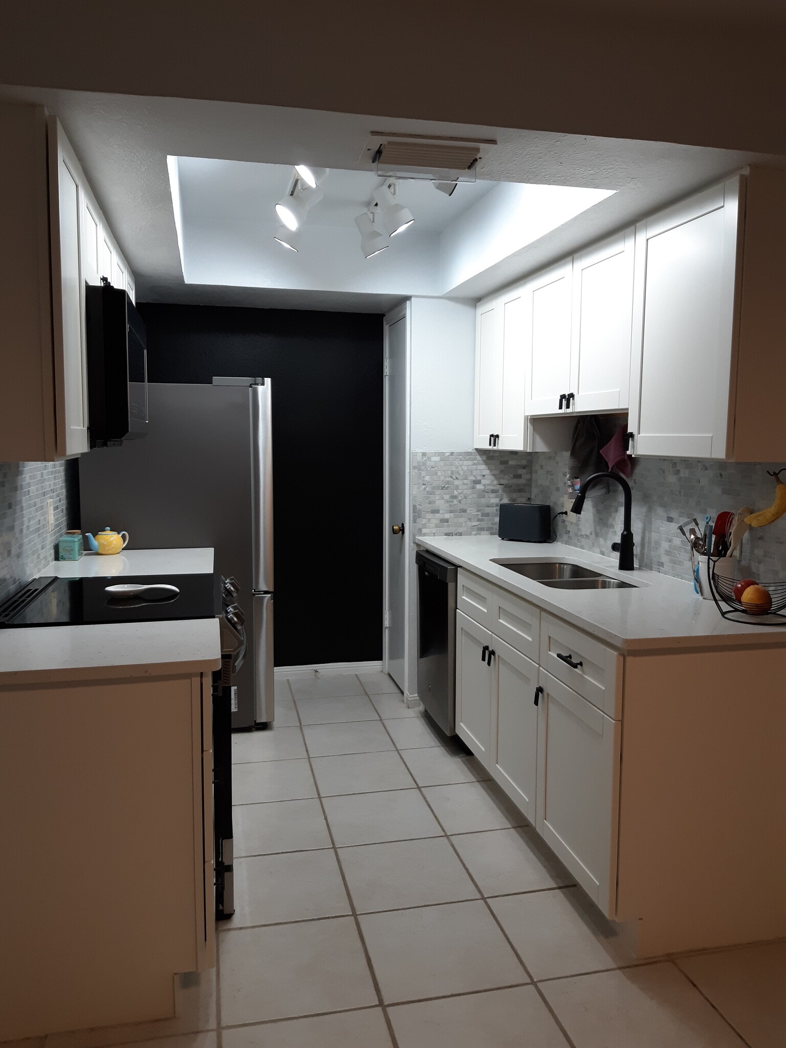 Updated kitchen - 15421 Seamount Cay Ct
