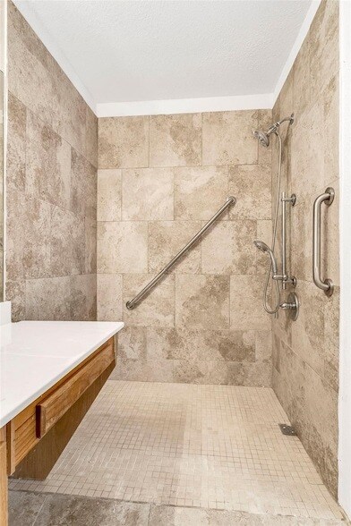 Building Photo - 721 Somerset Dr