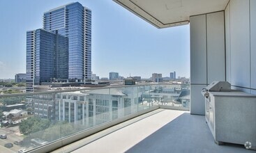 Building Photo - Exquisite Luxury high-rise 2 bedroom, 2bat...