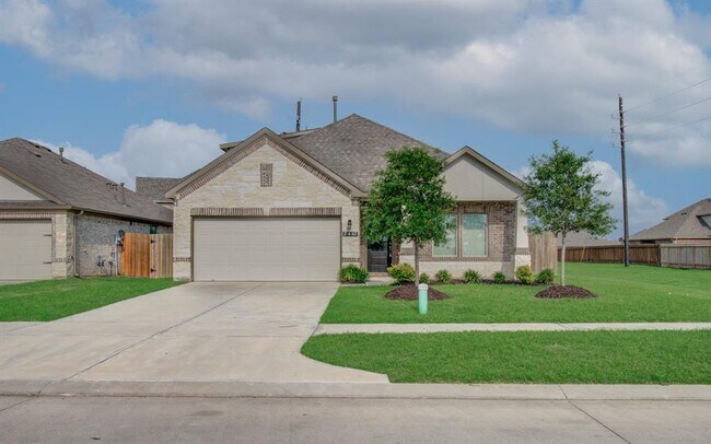 Building Photo - 2442 Wembley Way