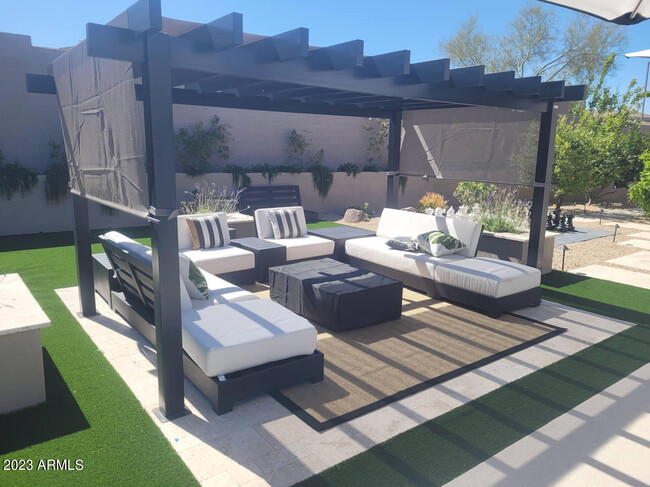 Building Photo - 10694 E Firethorn Dr