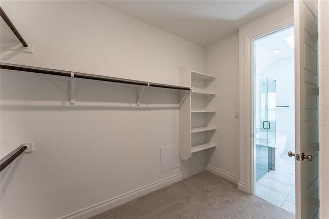 Building Photo - 152 Limestone Dr