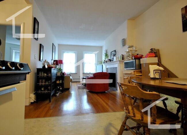 Building Photo - Huge 2 bed in Brookline