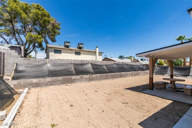 Building Photo - 3966 Green Leaf Dr