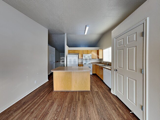 Building Photo - 6301 W Liza Ln