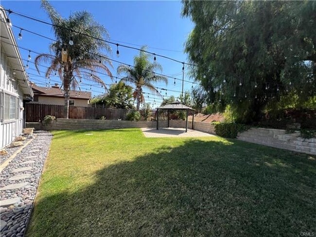 Building Photo - One-of-a-Kind Home with Stunning Views and...