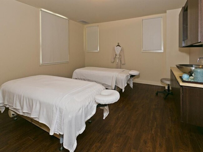 Building Photo - 955 Registry Blvd