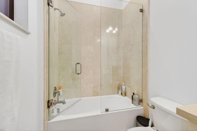 Building Photo - 17662 Cadena Dr