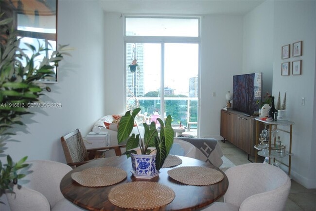 Building Photo - 1723 SW 2nd Ave