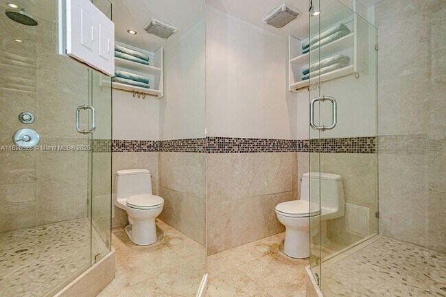 Building Photo - 2301 Collins Ave