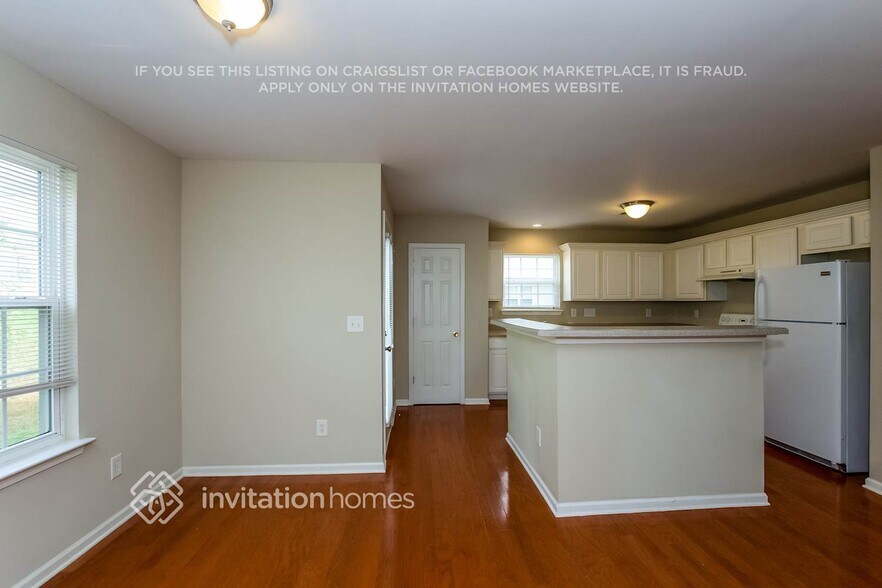 Building Photo - 7107 Fox Point Dr
