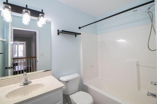 Building Photo - 2553 Emerald Ct