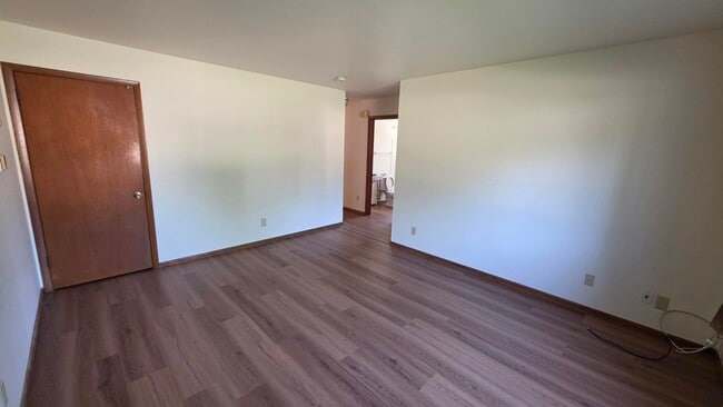 Building Photo - 515 N 18th Ave