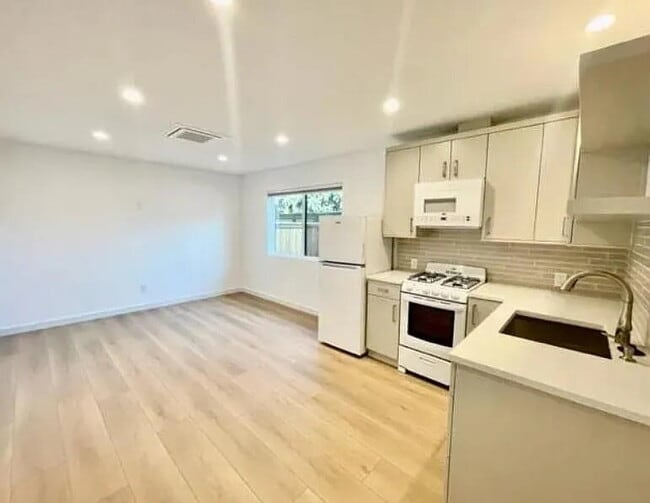 Primary Photo - This 1BD/1BA Santa Barbara Bungalow sits i...
