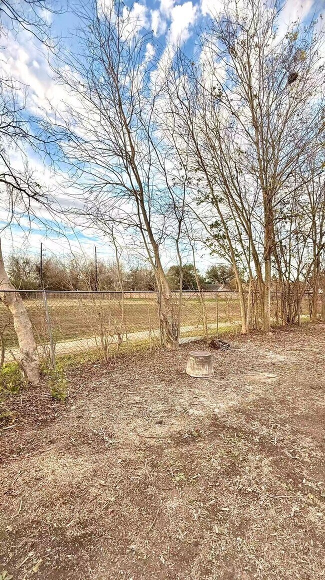 Building Photo - 16354 Villaret Dr