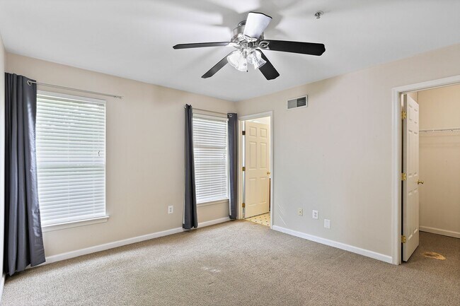 Building Photo - 570 Eisenhower Dr