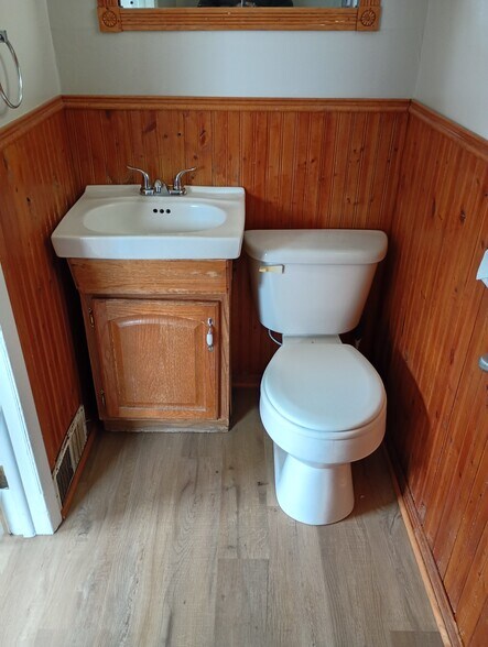 Building Photo - 501 W Main St