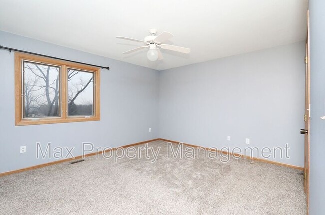 Building Photo - 2400 Rocklyn Dr