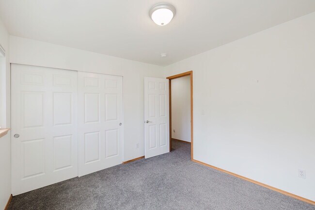 Building Photo - 6492 Wexford Ave SW