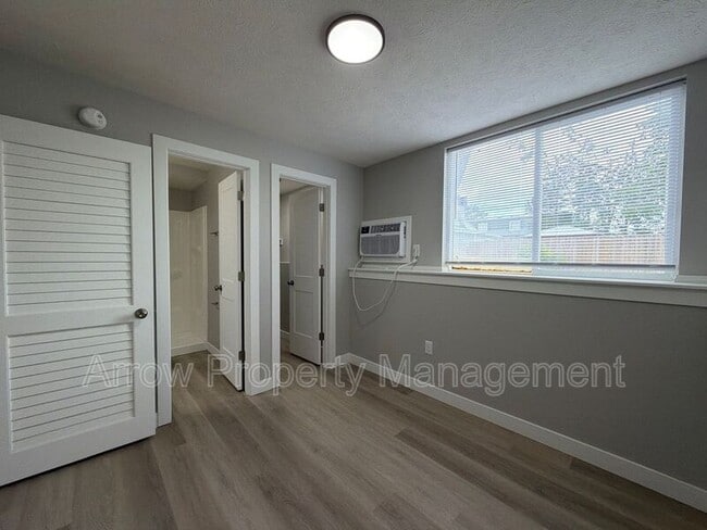 Building Photo - 867 N 26th St