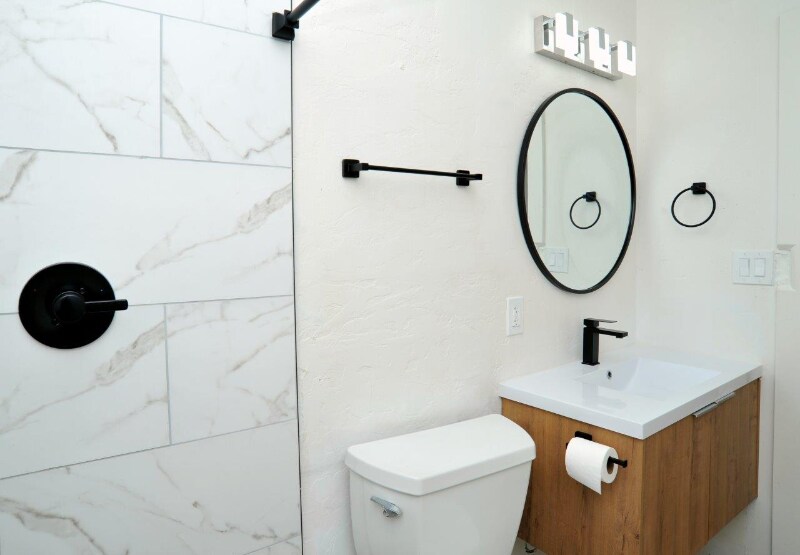 Building Photo - 5044 E Adams St