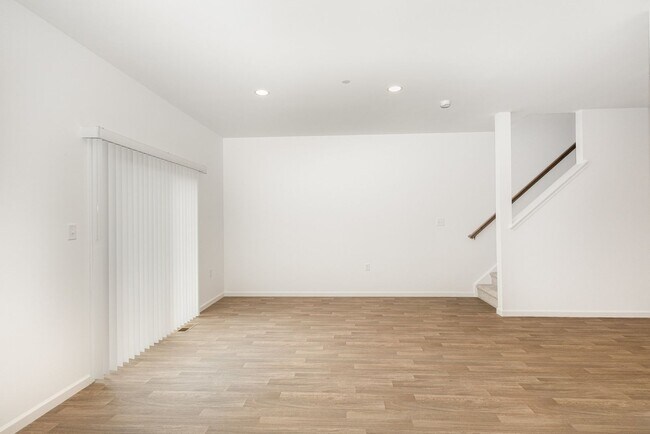 Building Photo - 7880 Briarwood Dr