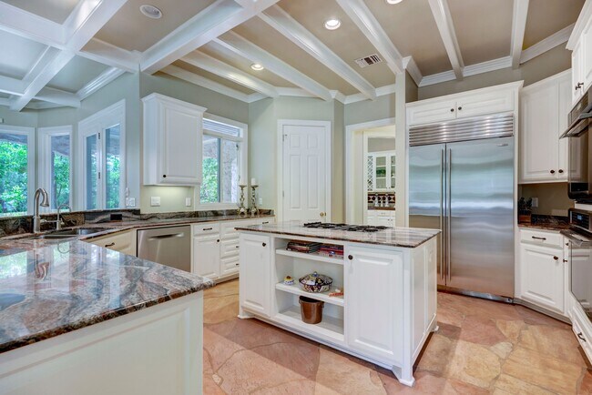 Building Photo - 102 Wood Trail