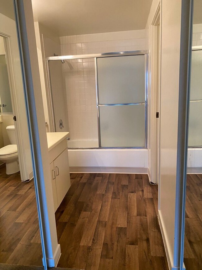 Building Photo - Sweeping views of the Berkeley hills from the 19th floor of Pacific Park Plaza in Emeryville!