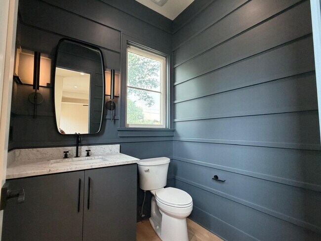 Building Photo - "Spacious and Elegant 4-Bedroom Home on Dover Avenue with 3.5 Baths and Nearly 3000 Sq Ft of Livi...