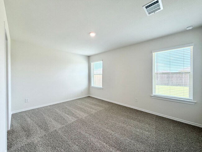 Building Photo - 1116 Riverbrook Ln