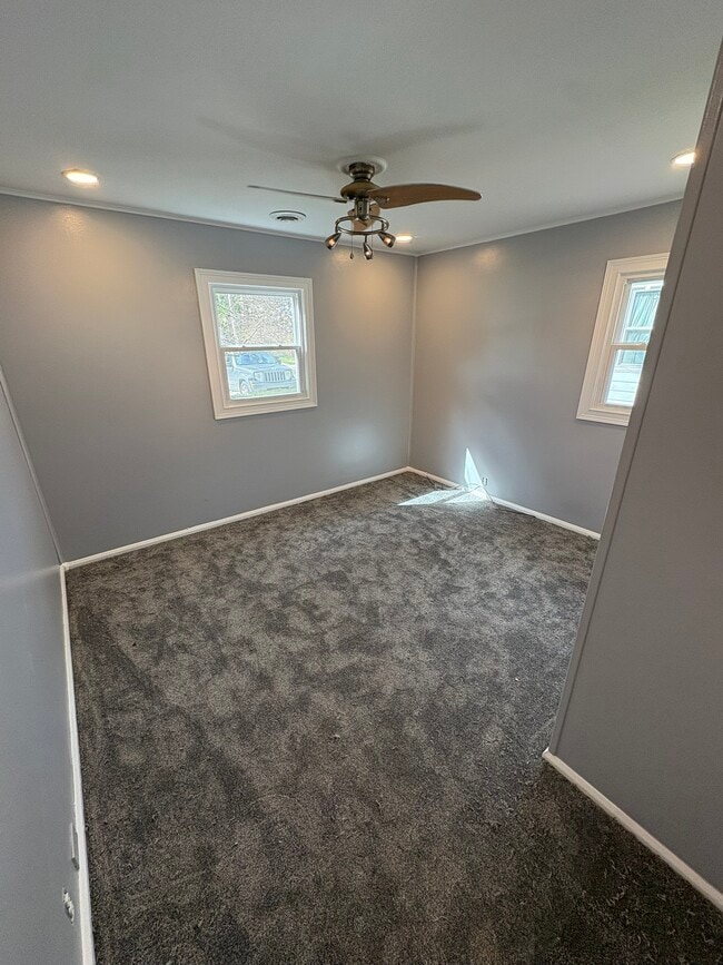 Building Photo - 313 E North St