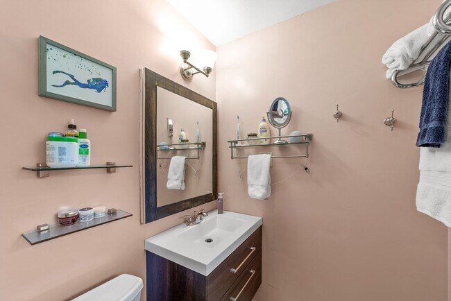 Building Photo - Fantastic 4-Bedroom with Updated Kitchen &...