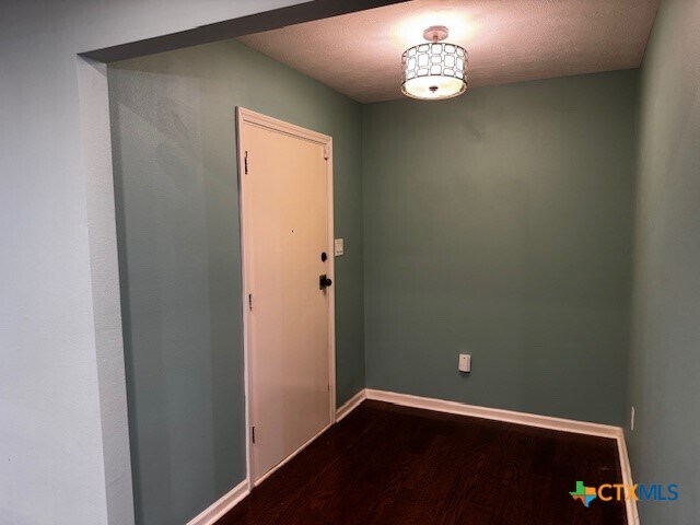 Building Photo - 1422 Mockingbird Ln