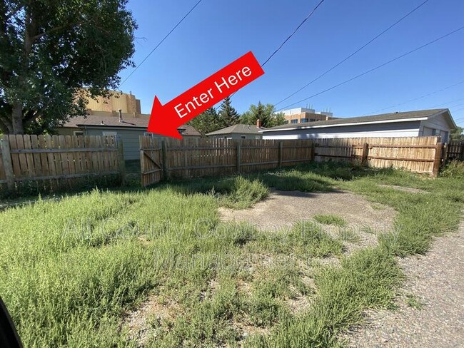 Building Photo - 1217 1/2 Bradley St