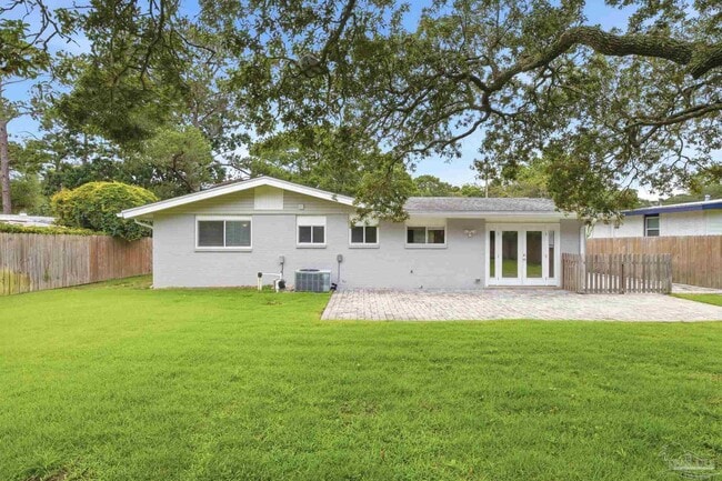 Building Photo - 302 Loruna Dr