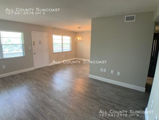 Building Photo - Beautiful 55+ Condo in Gateway Square!