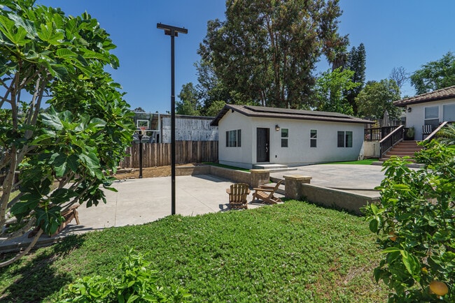 Building Photo - 9932 Sierra Madre Rd