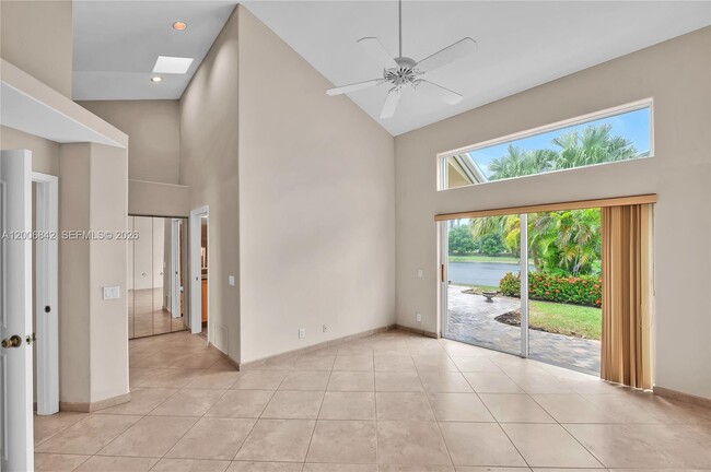 Building Photo - 1215 Balboa Ct