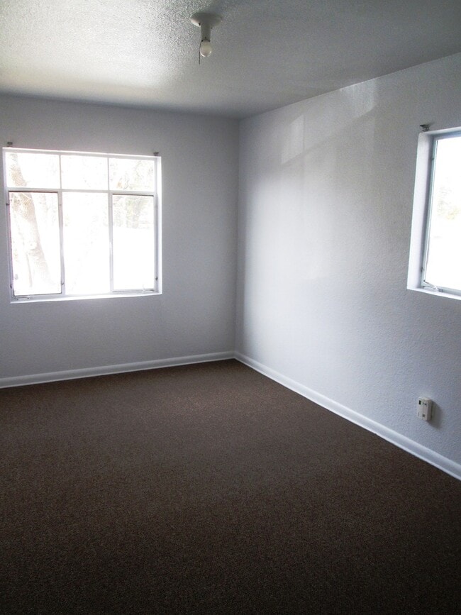 Building Photo - 425 Coffman St