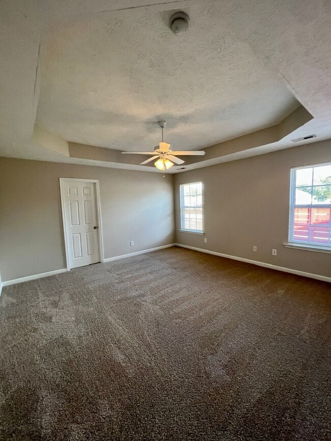 Building Photo - 3 Bed 2 Bath with Bonus in North Blackman Area