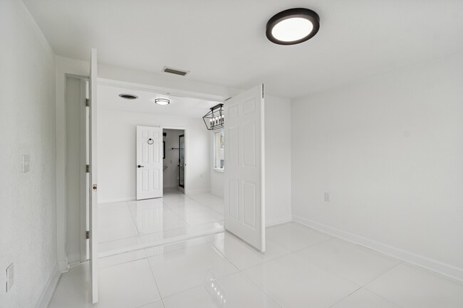 Building Photo - 455 81st Ave