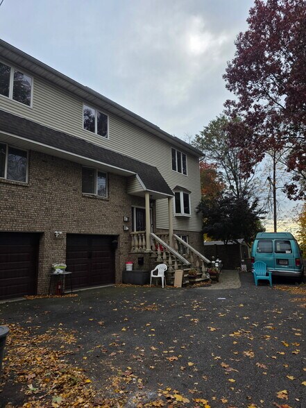 Primary Photo - 25 Elm Ave