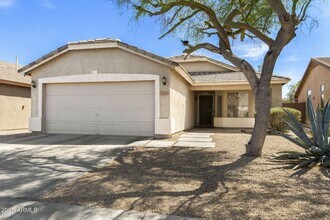 Building Photo - INCREDIBLE UPDATED 3 BEDROOM 2 BATH HOUSE ...