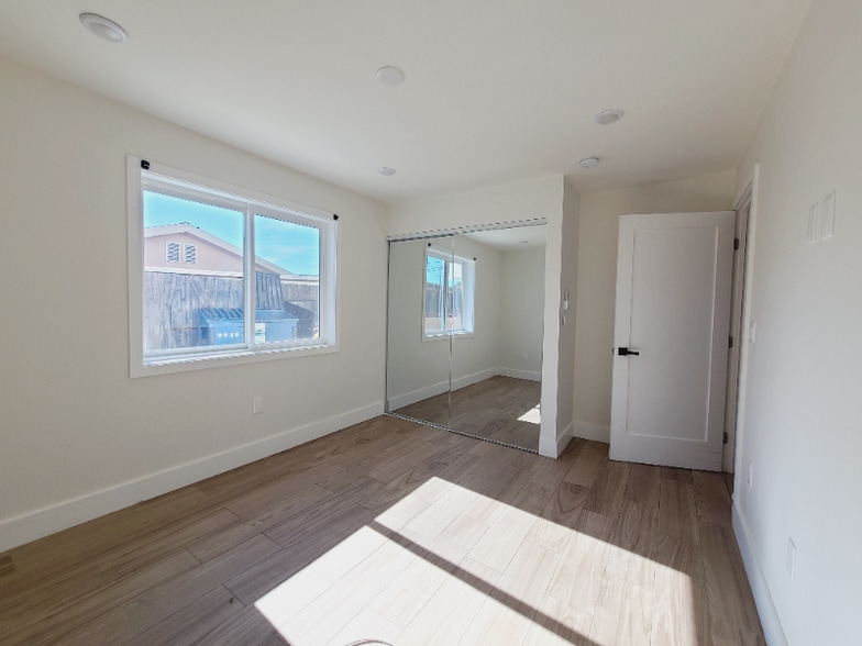 Building Photo - 9949 Pinewood Ave