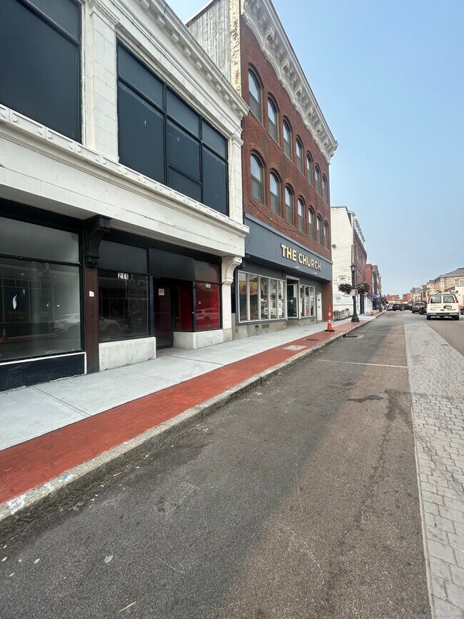 Building Photo - 209 Bank St