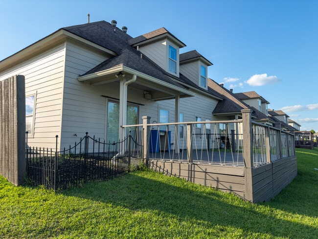 Building Photo - 2167 Shadowbrook Dr