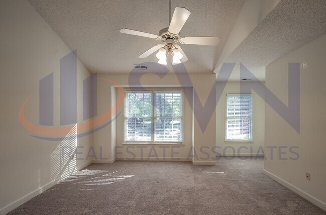 Building Photo - 15 Woodcliff Cir