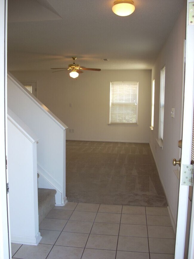 Building Photo - 141 Springwood Ln