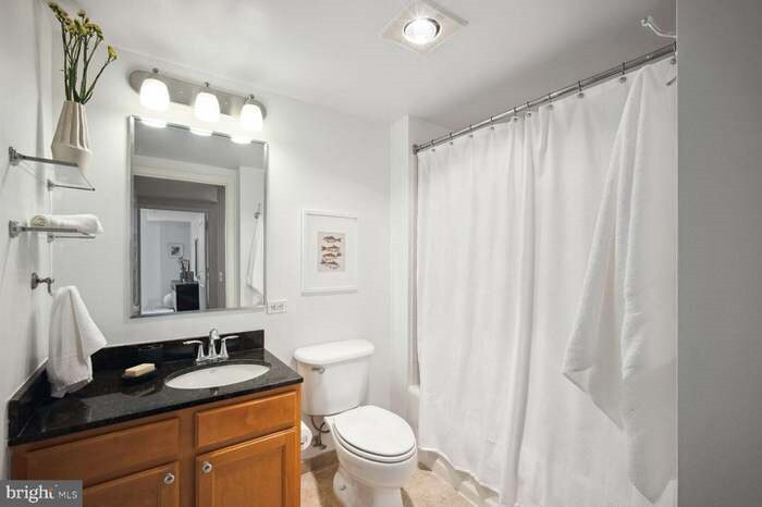 Building Photo - 880 N Pollard St